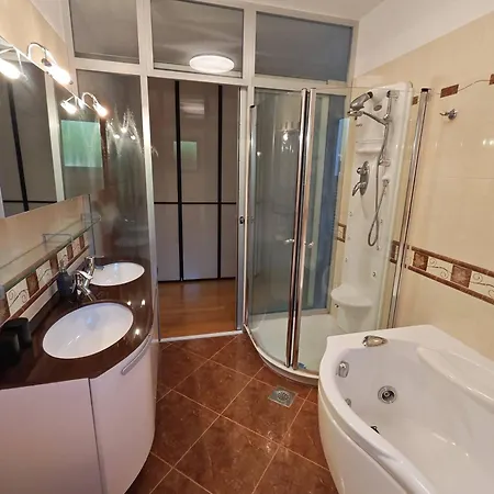 Vrata Jadrana 1 * Rijeka